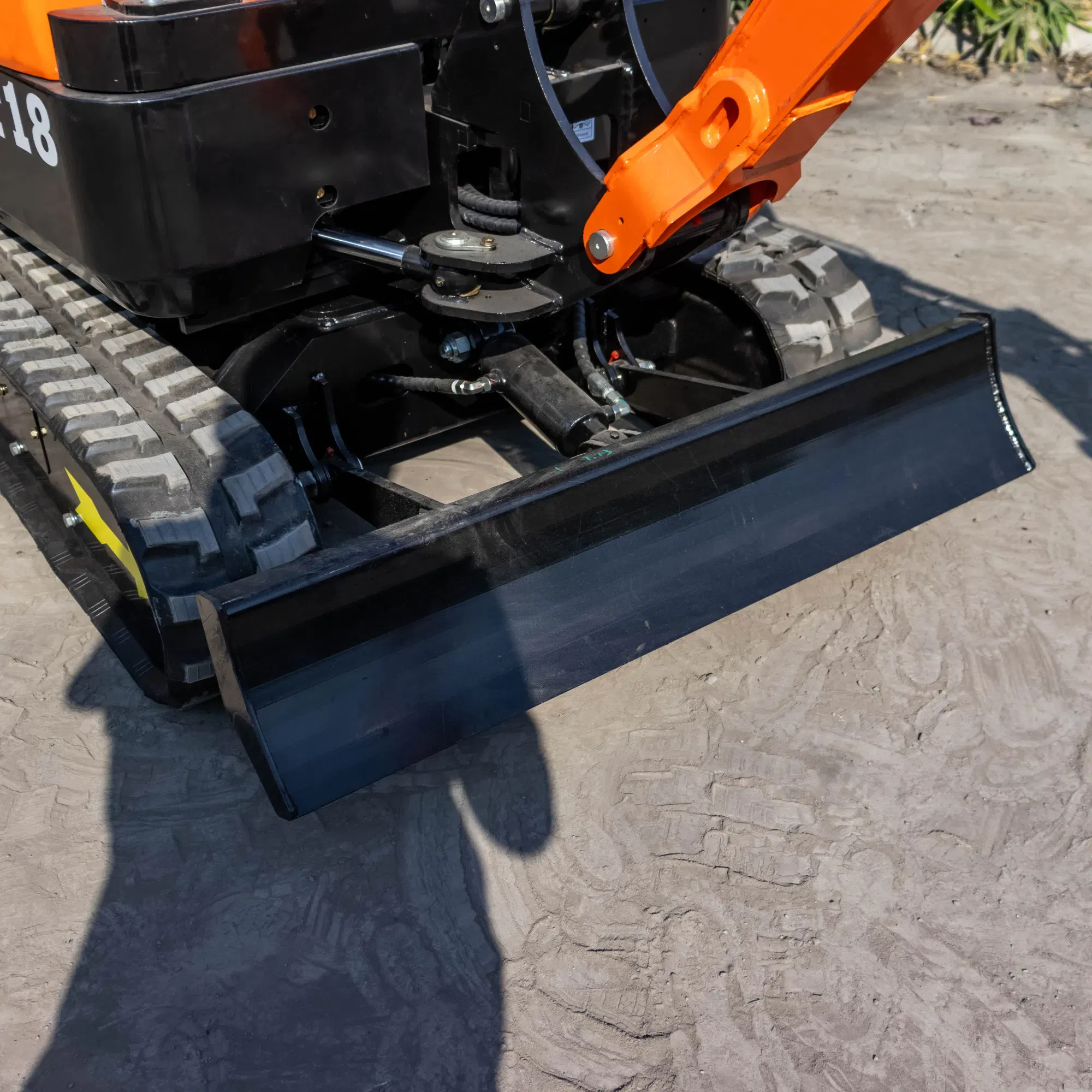 Мини-экскаватор 1.8 тонны Kubota D722 HT18-3-hightop