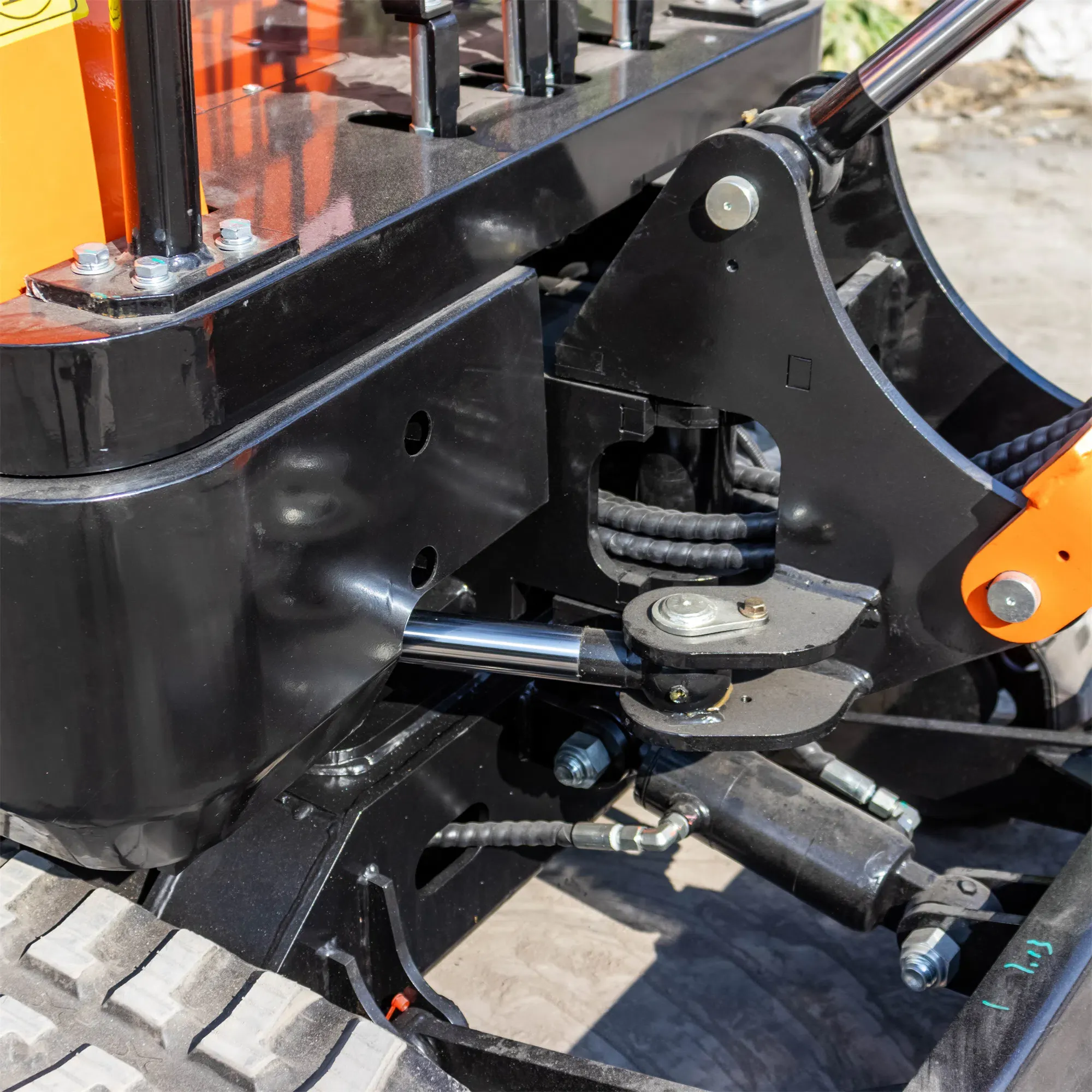 Мини-экскаватор 1.8 тонны Kubota D722 HT18-3-hightop