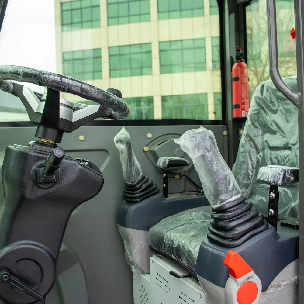 Гусеничный экскаватор Kubota D1703 HT40